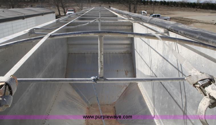 image for item A6930 2007 Wilson Pacesetter DWH550 43' grain trailer