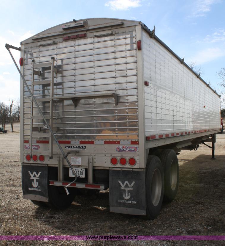 image for item A6931 2007 Wilson Pacesetter DWH550 43' grain trailer