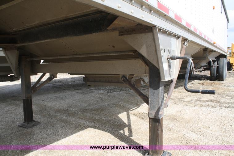 image for item A6931 2007 Wilson Pacesetter DWH550 43' grain trailer