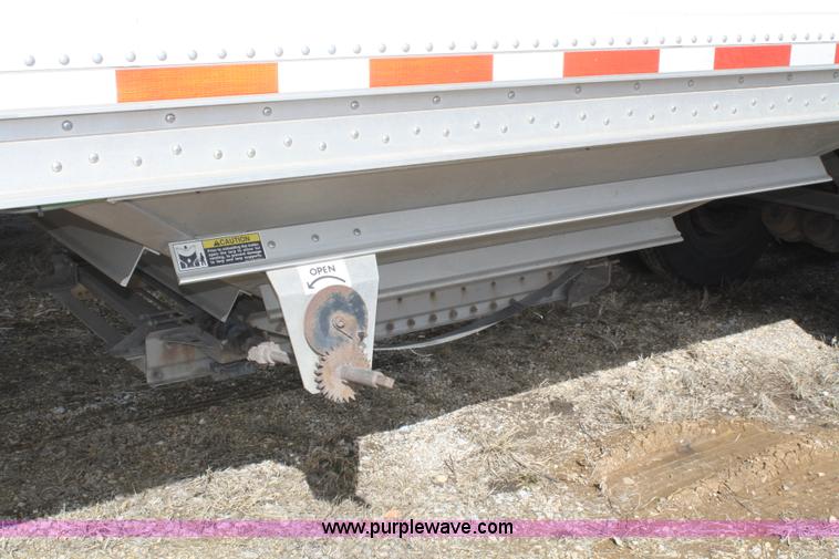 image for item A6931 2007 Wilson Pacesetter DWH550 43' grain trailer