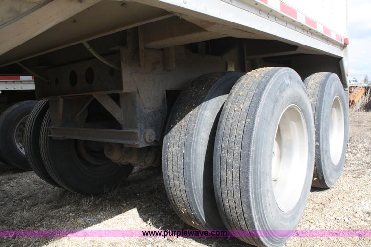 image for item A6931 2007 Wilson Pacesetter DWH550 43' grain trailer