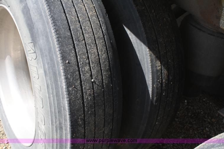 image for item A6931 2007 Wilson Pacesetter DWH550 43' grain trailer