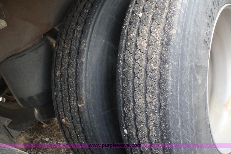 image for item A6931 2007 Wilson Pacesetter DWH550 43' grain trailer