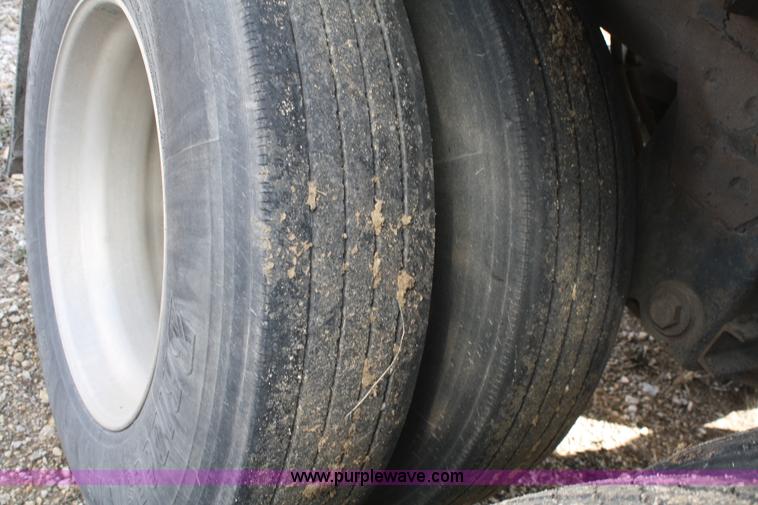 image for item A6931 2007 Wilson Pacesetter DWH550 43' grain trailer