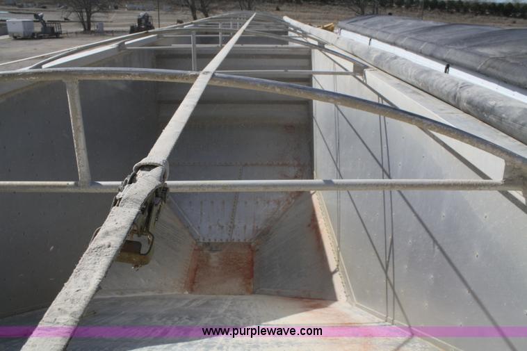 image for item A6931 2007 Wilson Pacesetter DWH550 43' grain trailer