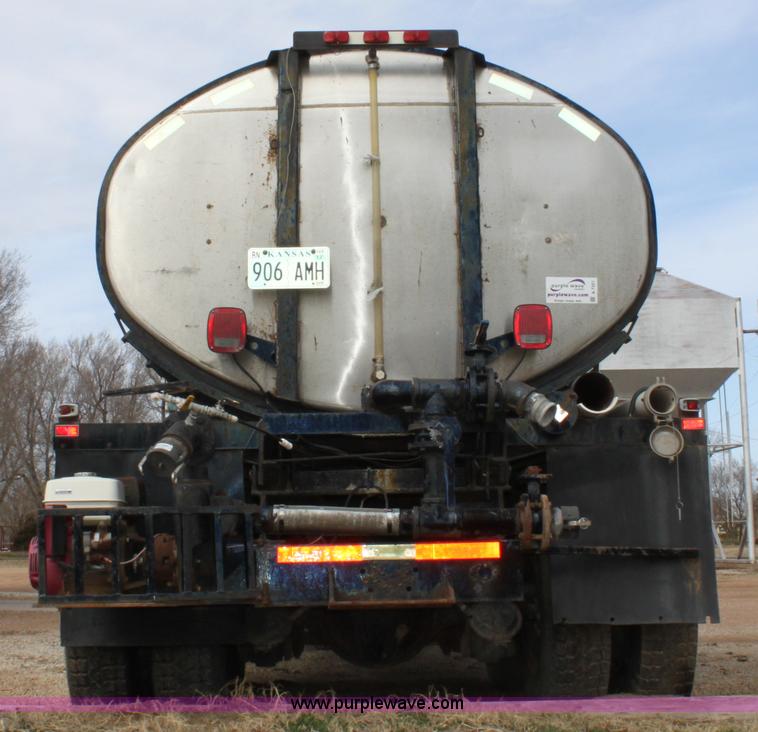 image for item A7351 1992 International tandem axle liquid tender truck