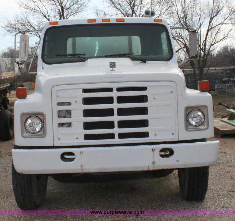 image for item A7351 1992 International tandem axle liquid tender truck