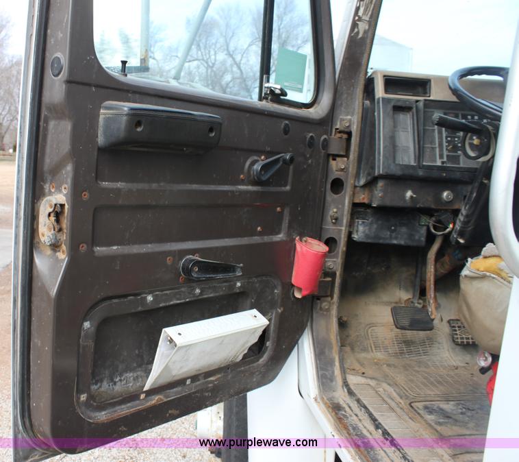 image for item A7351 1992 International tandem axle liquid tender truck