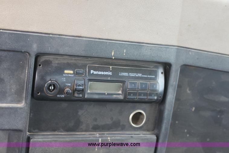 image for item A7351 1992 International tandem axle liquid tender truck