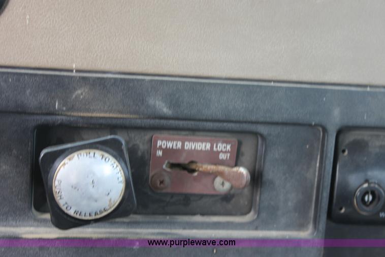 image for item A7351 1992 International tandem axle liquid tender truck