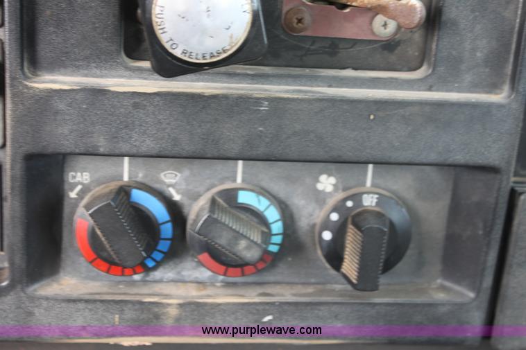 image for item A7351 1992 International tandem axle liquid tender truck