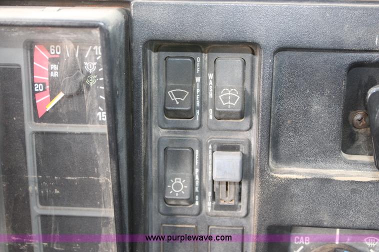 image for item A7351 1992 International tandem axle liquid tender truck