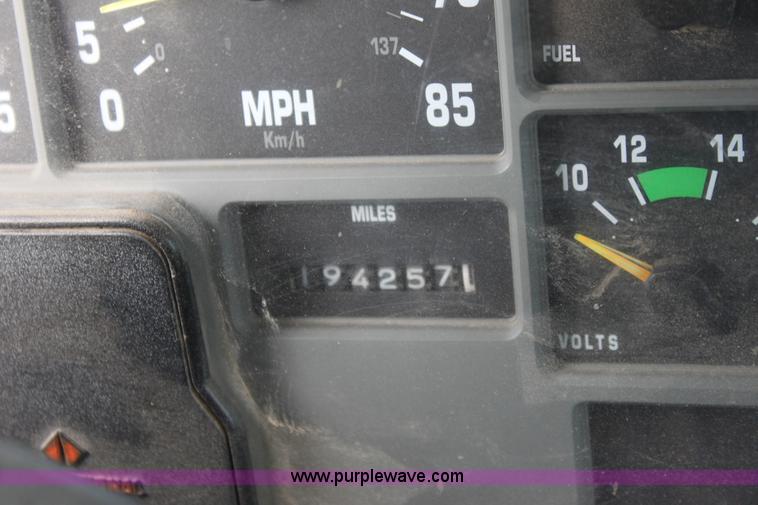 image for item A7351 1992 International tandem axle liquid tender truck