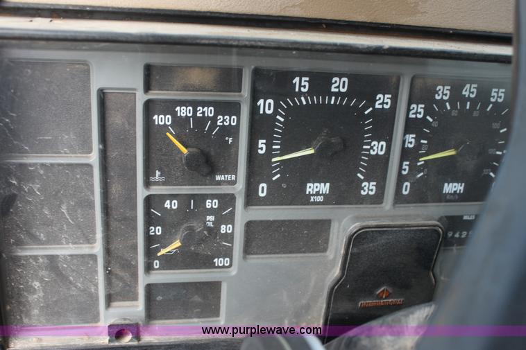 image for item A7351 1992 International tandem axle liquid tender truck