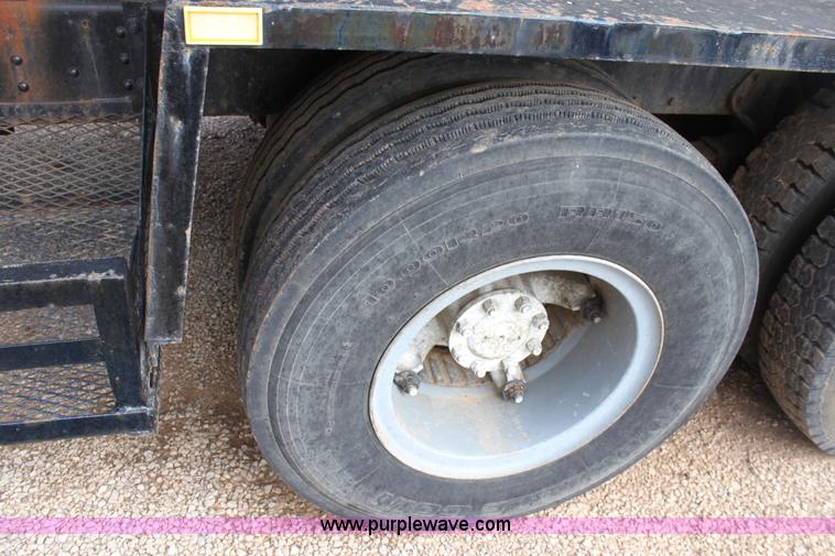 image for item A7351 1992 International tandem axle liquid tender truck