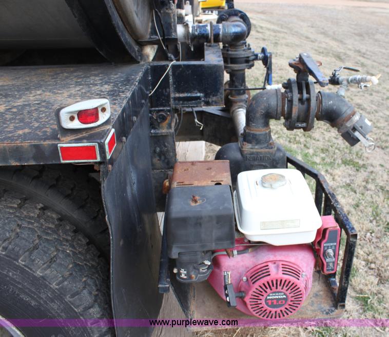 image for item A7351 1992 International tandem axle liquid tender truck