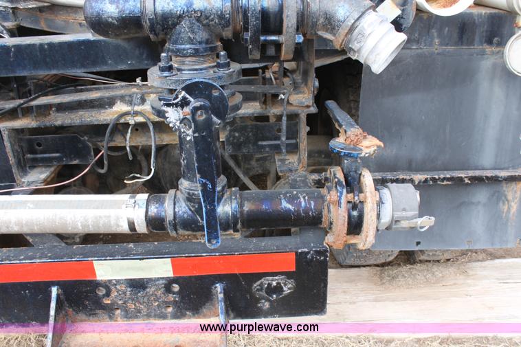 image for item A7351 1992 International tandem axle liquid tender truck