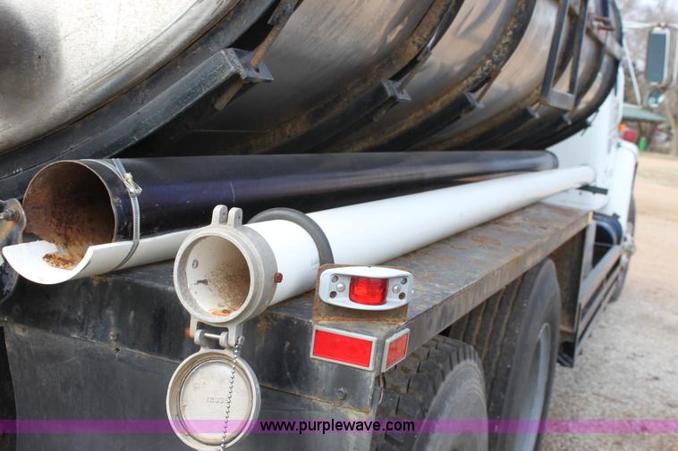 image for item A7351 1992 International tandem axle liquid tender truck