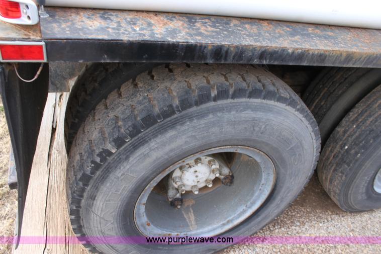 image for item A7351 1992 International tandem axle liquid tender truck
