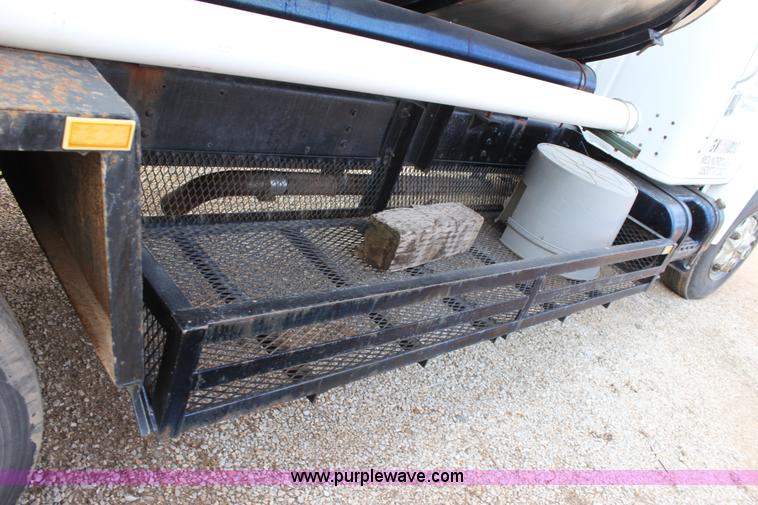 image for item A7351 1992 International tandem axle liquid tender truck