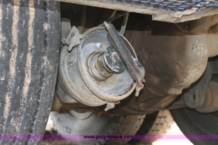 image for item A7351 1992 International tandem axle liquid tender truck