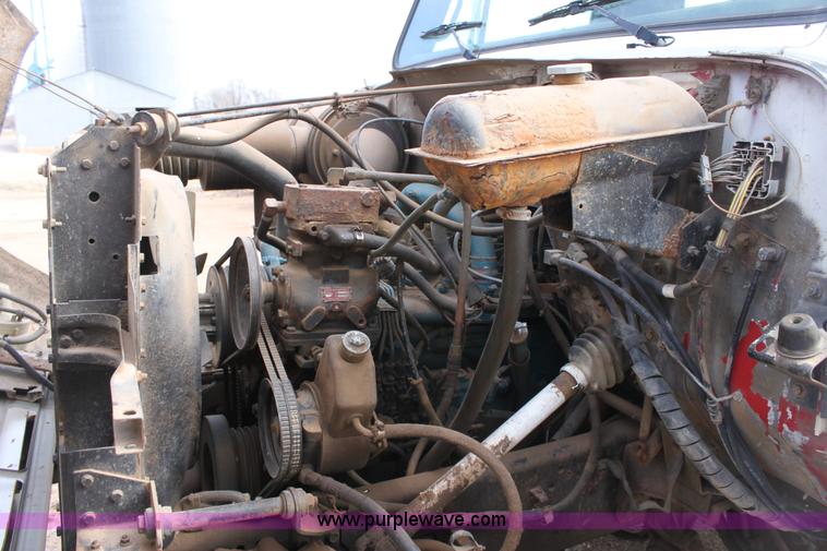 image for item A7351 1992 International tandem axle liquid tender truck