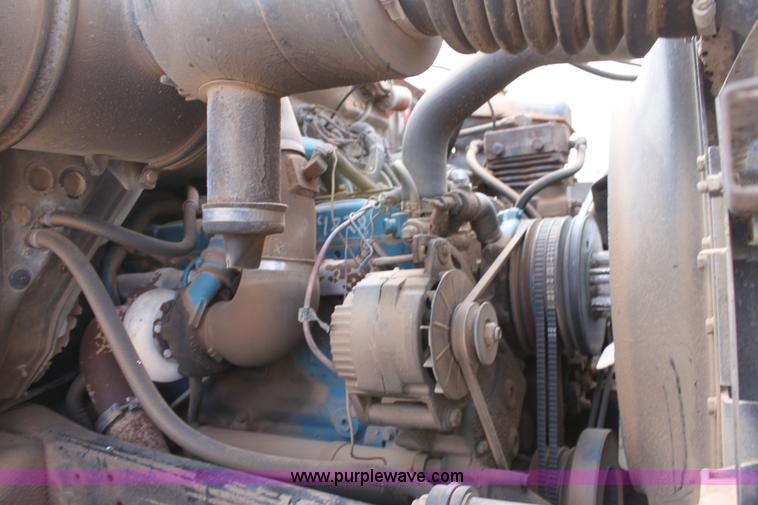 image for item A7351 1992 International tandem axle liquid tender truck