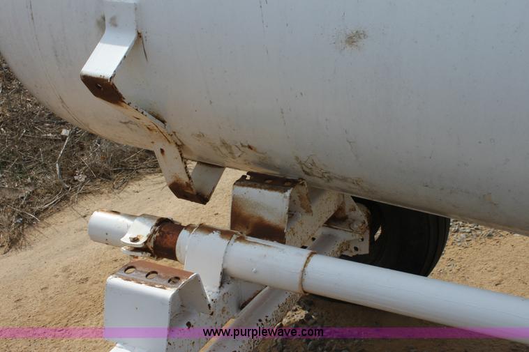 image for item A7354 1000 gallon anhydrous ammonia tank