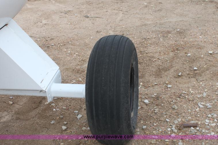 image for item A7370 1000 gallon anhydrous ammonia tank with running gear