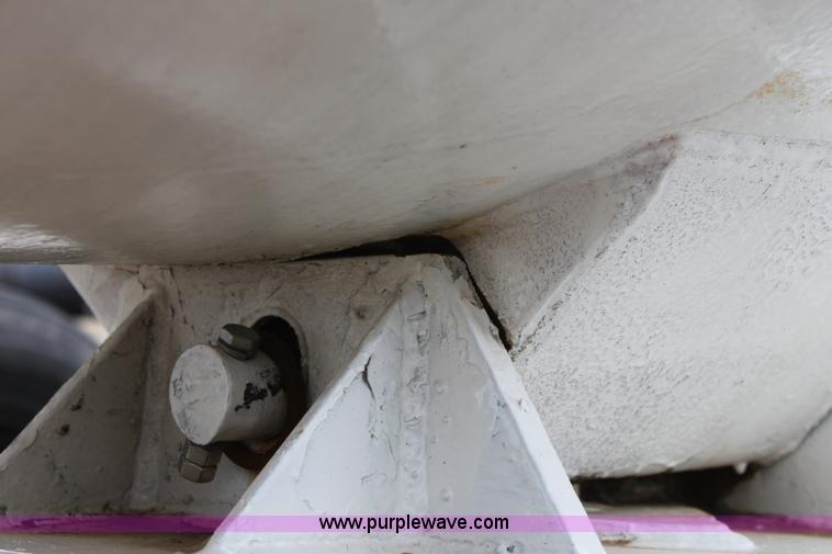 image for item A7370 1000 gallon anhydrous ammonia tank with running gear