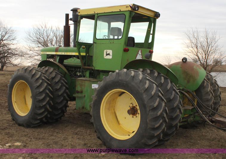 image for item A7376 1974 John Deere 7520 4WD tractor