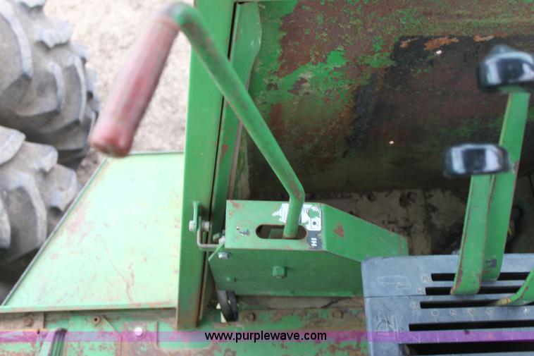 image for item A7376 1974 John Deere 7520 4WD tractor