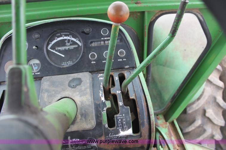 image for item A7376 1974 John Deere 7520 4WD tractor