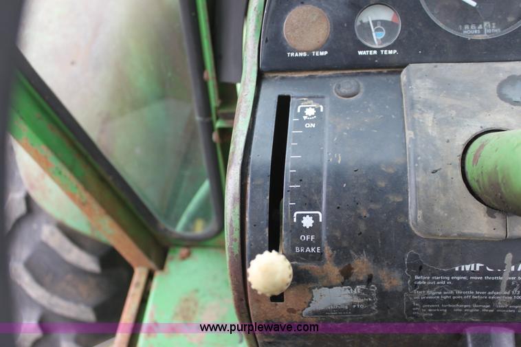 image for item A7376 1974 John Deere 7520 4WD tractor