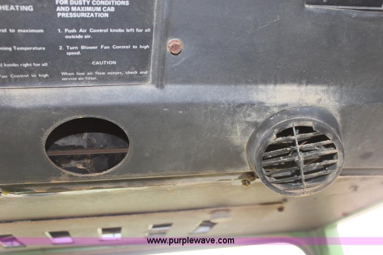 image for item A7376 1974 John Deere 7520 4WD tractor