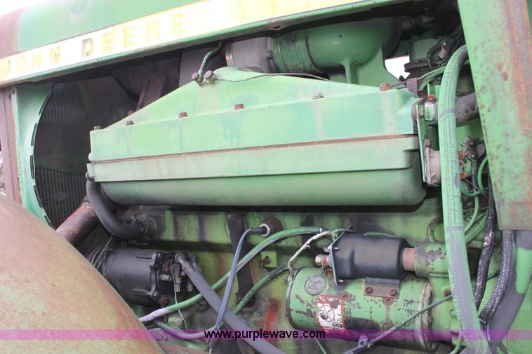 image for item A7376 1974 John Deere 7520 4WD tractor