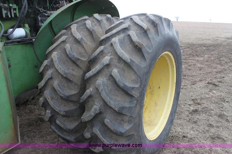 image for item A7376 1974 John Deere 7520 4WD tractor