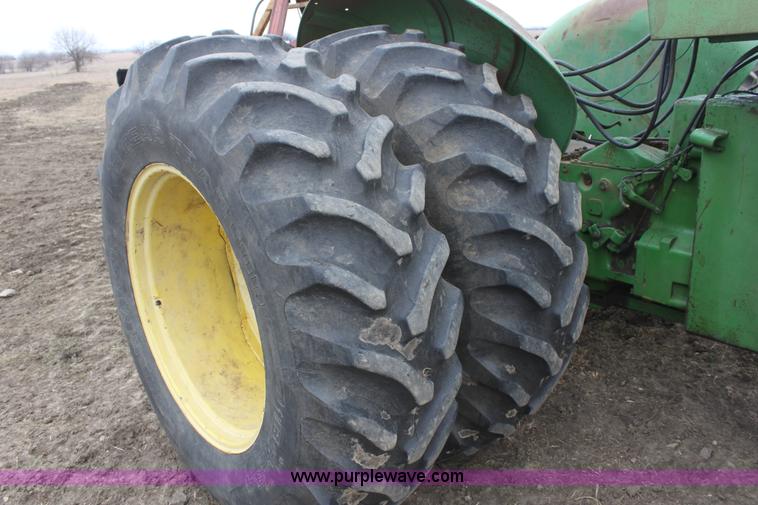 image for item A7376 1974 John Deere 7520 4WD tractor