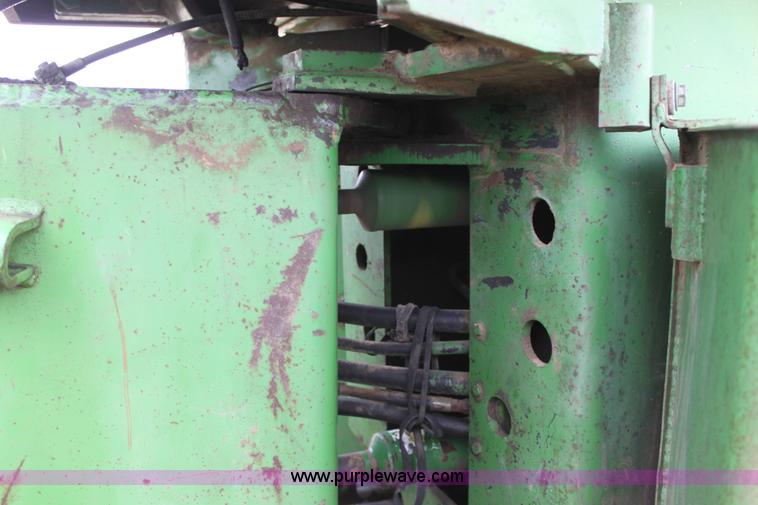 image for item A7376 1974 John Deere 7520 4WD tractor