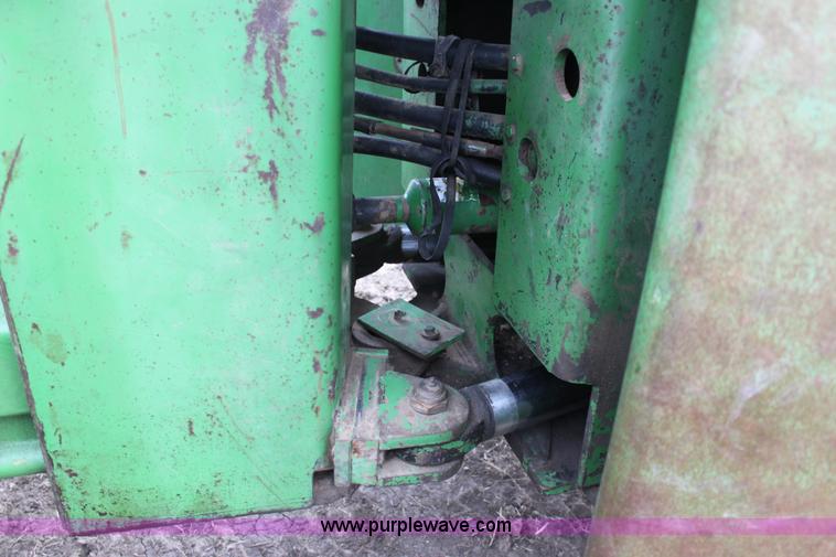 image for item A7376 1974 John Deere 7520 4WD tractor