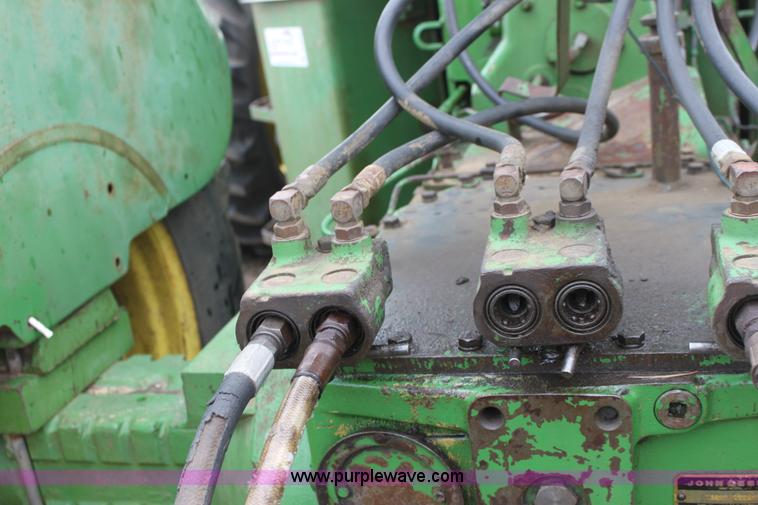 image for item A7376 1974 John Deere 7520 4WD tractor