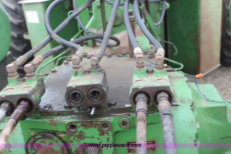 image for item A7376 1974 John Deere 7520 4WD tractor
