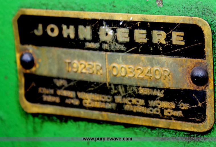 image for item A7376 1974 John Deere 7520 4WD tractor