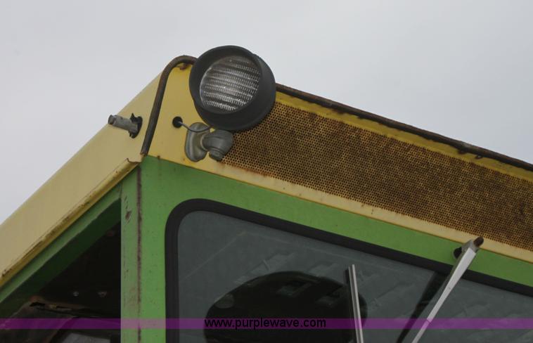 image for item A7376 1974 John Deere 7520 4WD tractor