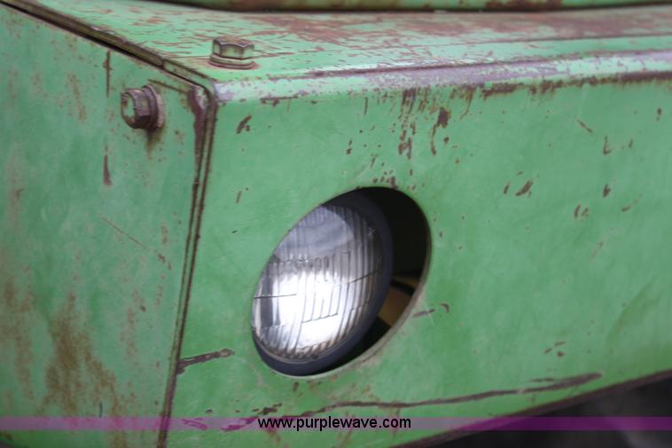 image for item A7376 1974 John Deere 7520 4WD tractor