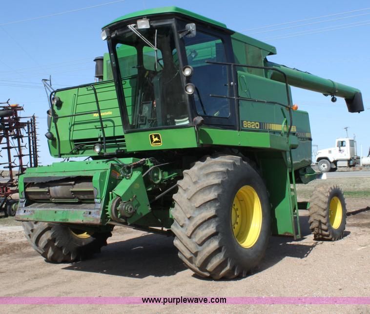 image for item A7394 1985 John Deere 8820 Titan II combine