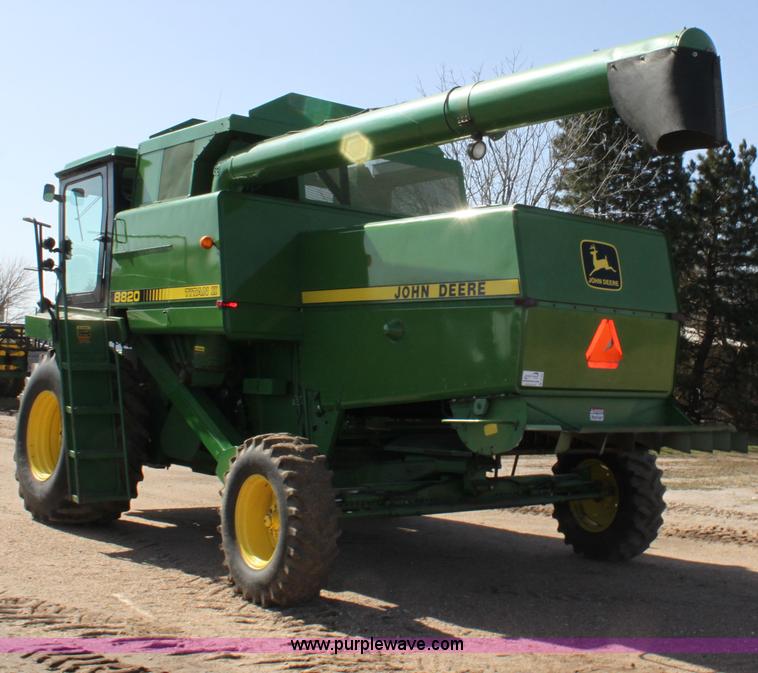image for item A7394 1985 John Deere 8820 Titan II combine