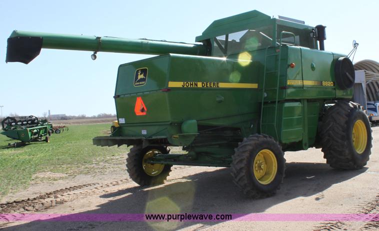 image for item A7394 1985 John Deere 8820 Titan II combine