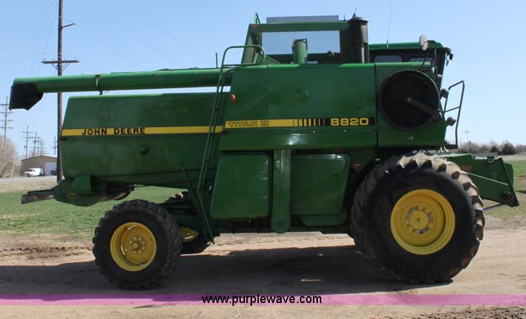image for item A7394 1985 John Deere 8820 Titan II combine