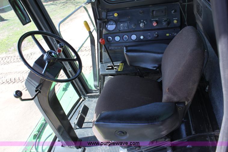 image for item A7394 1985 John Deere 8820 Titan II combine